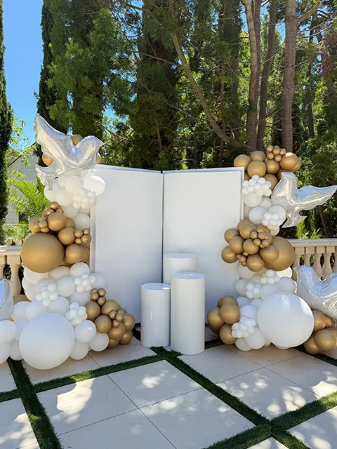 White and Gold Balloon Decor — The Classic Combination