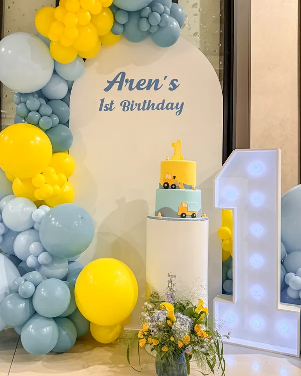 Aren's 1st Birthday — Marquee One at Renaissance Hall — Birthday backdrop and garland in Glendale