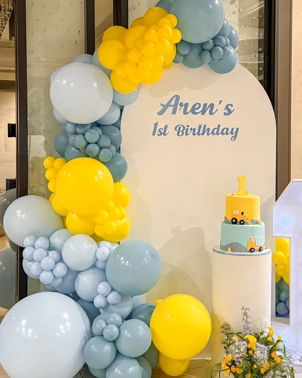 Aren's 1st Birthday — Marquee One at Renaissance Hall — Birthday balloon decor detail Glendale