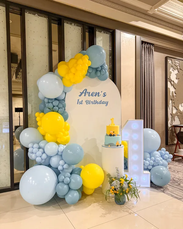 Aren's 1st Birthday — Marquee One at Renaissance Hall — Birthday balloon decor detail Glendale