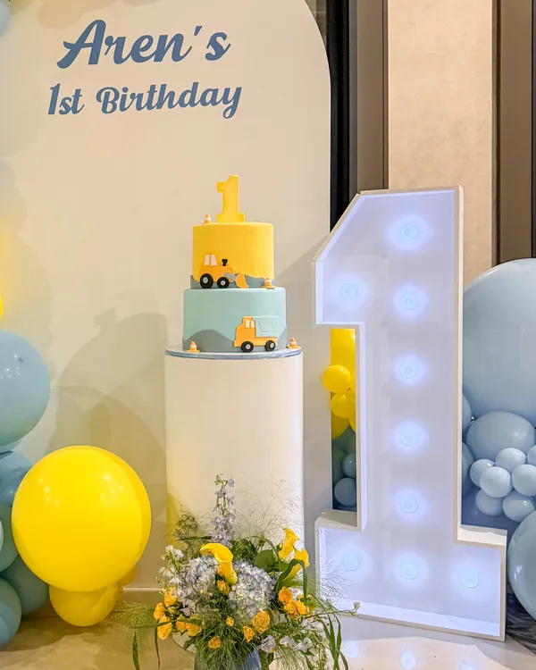 Aren's 1st Birthday — Marquee One at Renaissance Hall — Birthday balloon decor detail Glendale