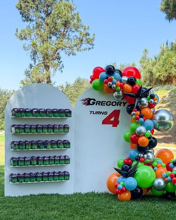 Gregory's 4th Birthday — Birthday backdrop and garland in La Crescenta