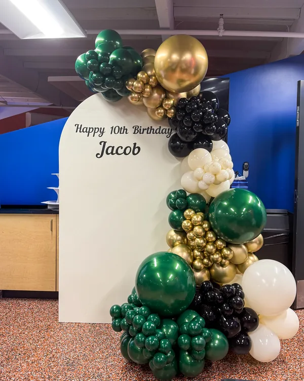 Jacob's 10th Birthday at Sky Zone Alhambra — Birthday balloon decor detail Alhambra