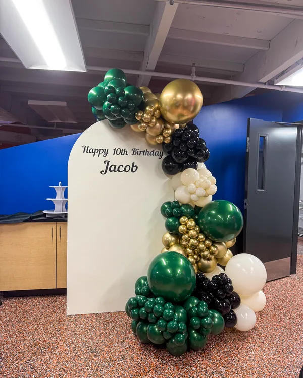 Jacob's 10th Birthday at Sky Zone Alhambra — Birthday balloon decor detail Alhambra