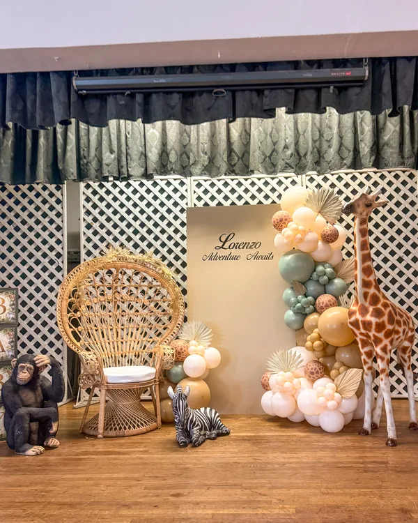 Lorenzo's Safari Baby Shower — Woman's Club Bellflower — Baby Shower balloon decor detail Bellflower